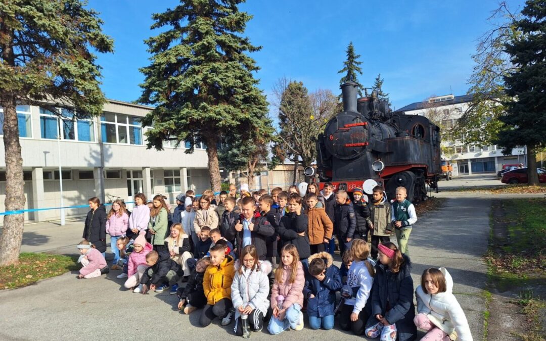 Posjet učenika 2. razreda željezničkom i autobusnim kolodvoru